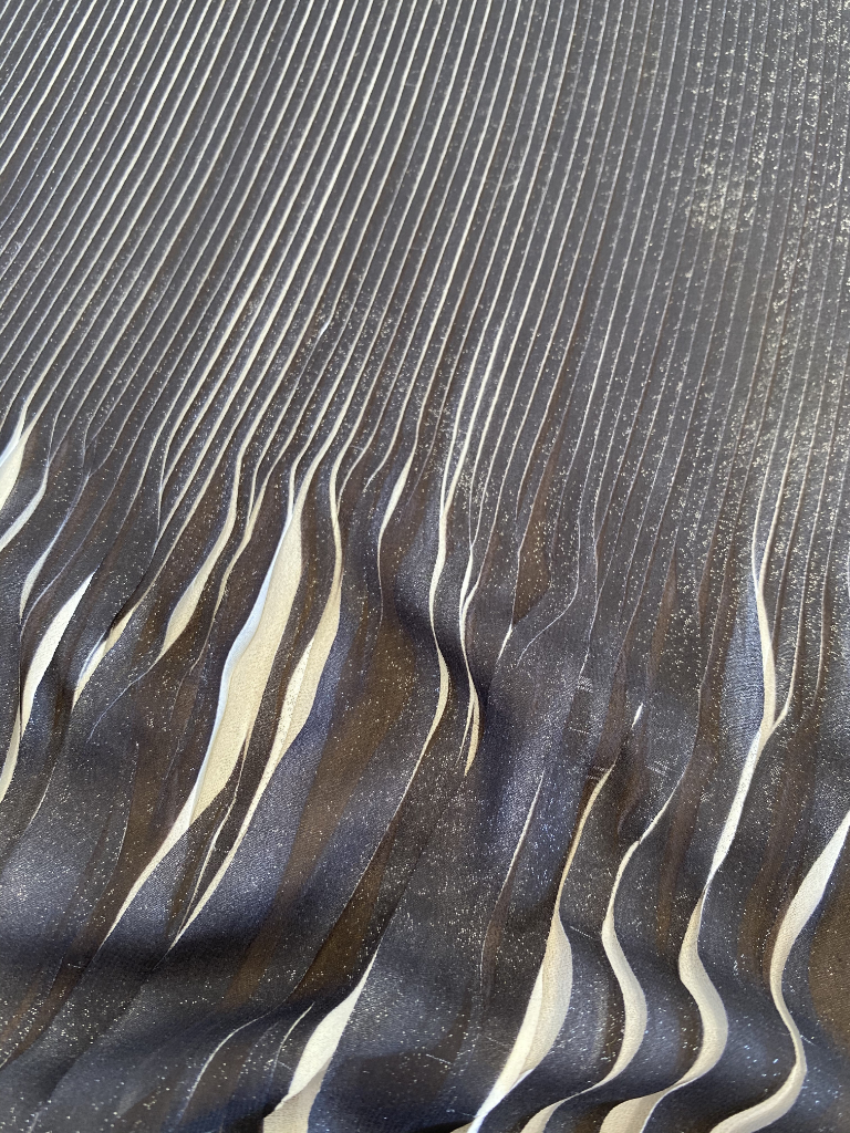 Stampa sublimatica monocromatica su plissé speciale effetto ondulato